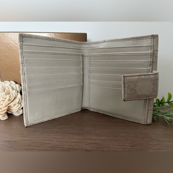 Gucci Short wallet w/box and paperwork! - Picture 10 of 14